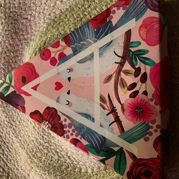 Avon "Red Velvet Perfume sampler box" NOS - Picture 3 of 3